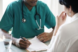 Leia mais sobre o artigo Planos de Saúde Não Podem Decidir Seu Tratamento: A Luta Contra a Interferência na Medicina